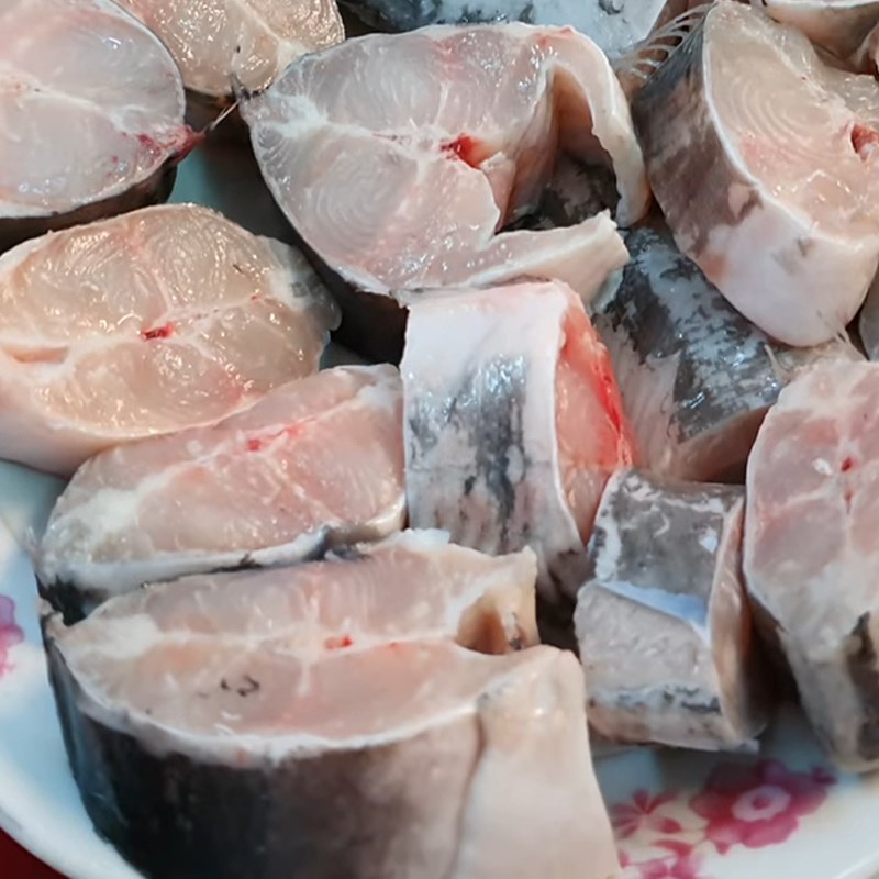 Bước 1 Sơ chế cá trê Cá trê kho tương hột