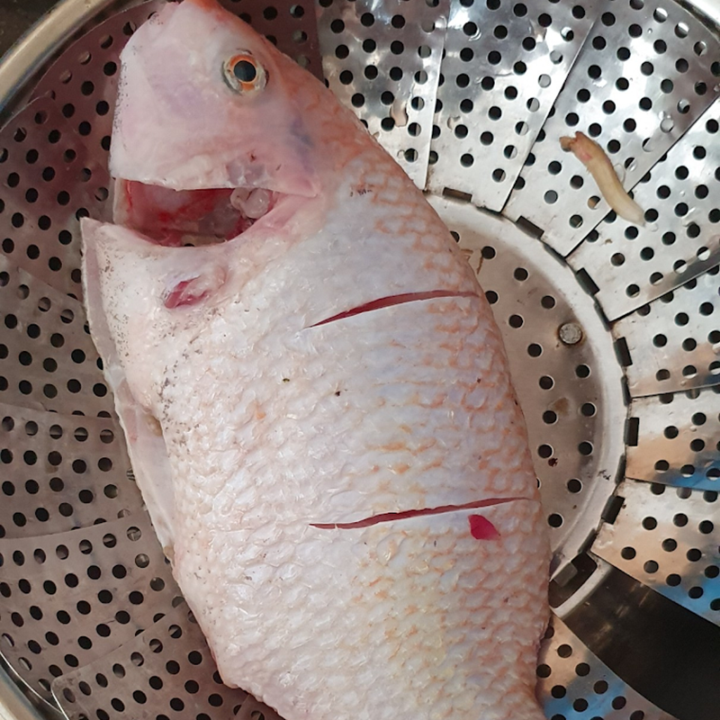 Bước 1 Sơ chế cá Cá điêu hồng hấp cuốn bánh tráng