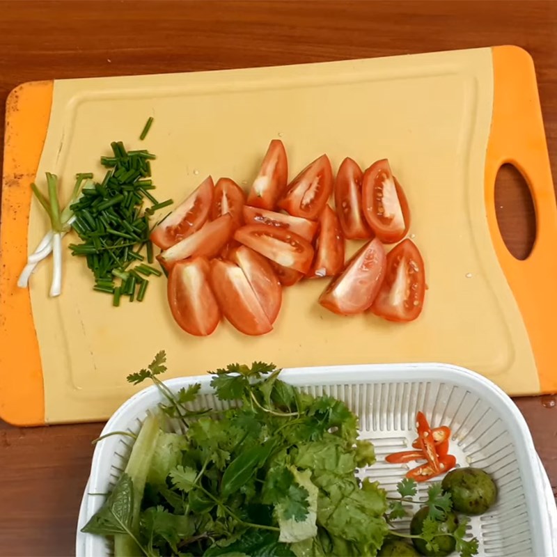 Bước 2 Sơ chế các loại rau Bún sườn nấu sấu