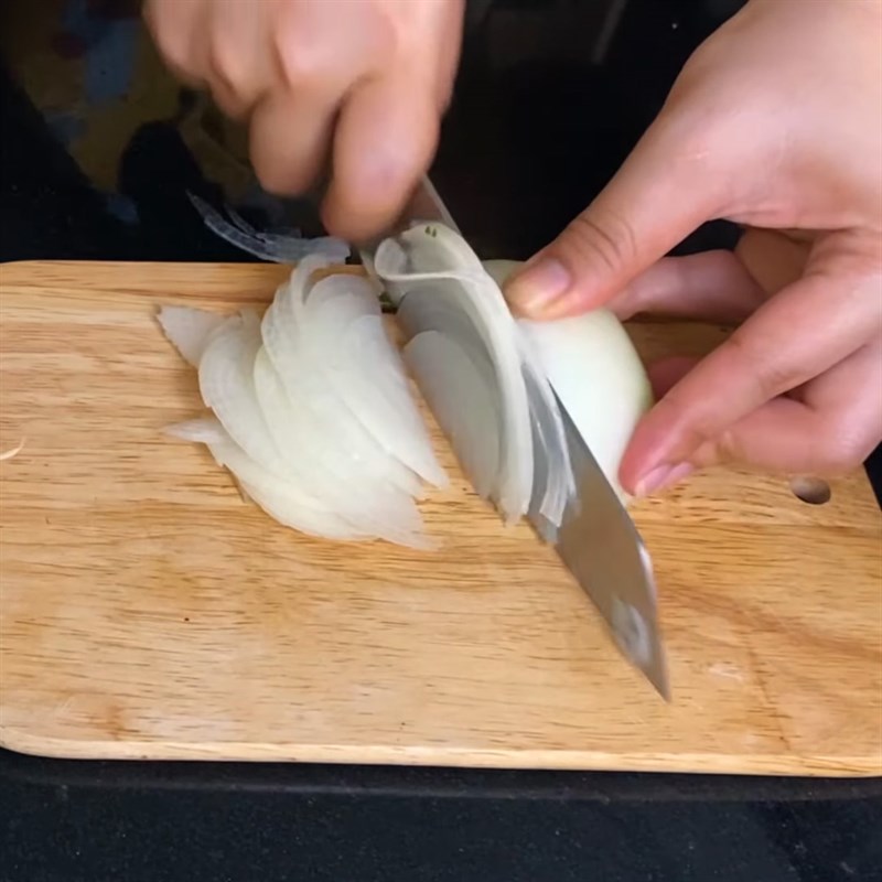 Bước 4 Sơ chế các loại rau ăn kèm Bún bò chả cua
