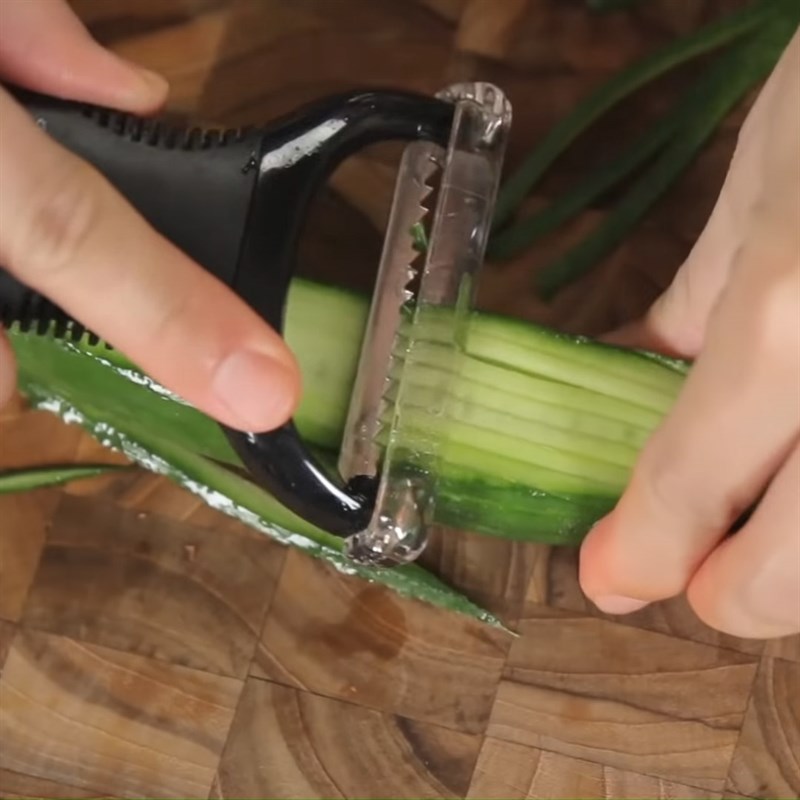 Bước 5 Sơ chế các loại rau củ Gỏi cuốn thịt gà đơn giản