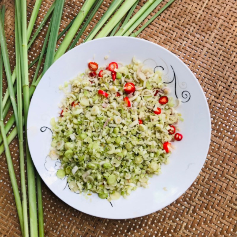 Bước 1 Sơ chế các nguyên liệu Cá chạch kho sả nghệ nước dừa