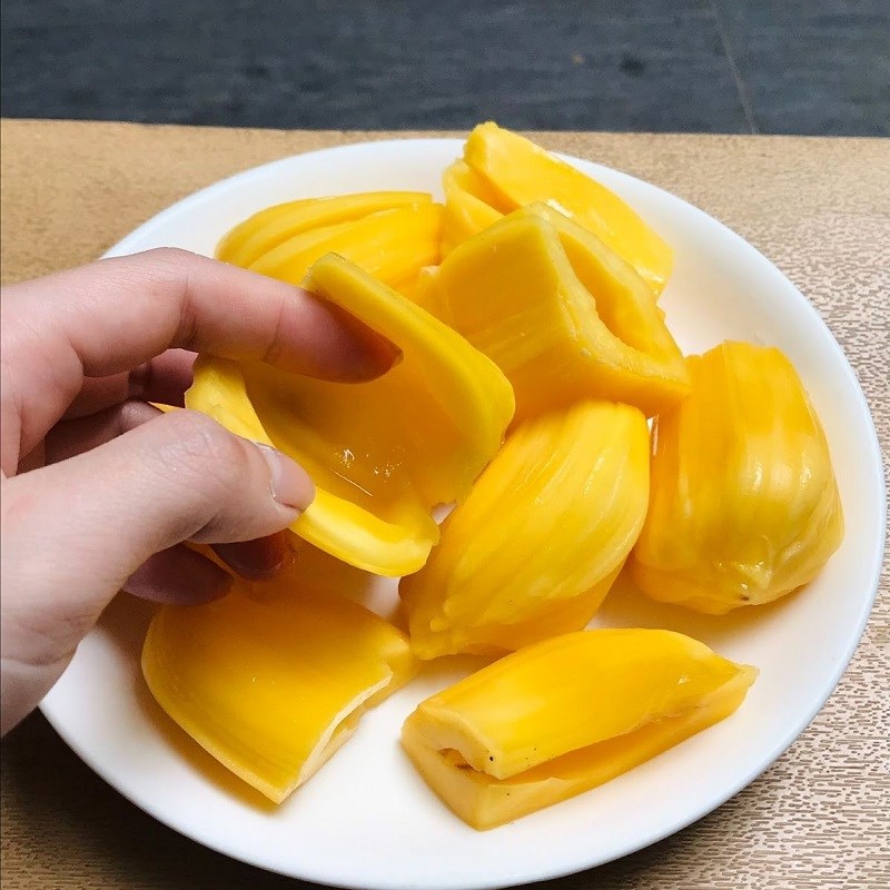 Bước 1 Sơ chế các nguyên liệu Kem chuối sữa chua (công thức được chia sẻ từ người dùng)
