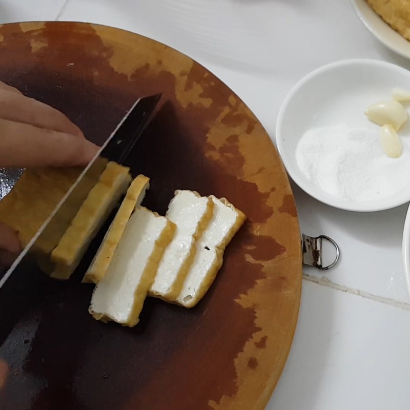 Bước 1 Sơ chế các nguyên liệu Đậu que xào đậu hũ