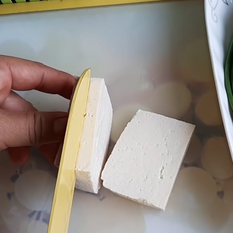 Bước 1 Sơ chế các nguyên liệu Đậu hũ chiên xù rong biển