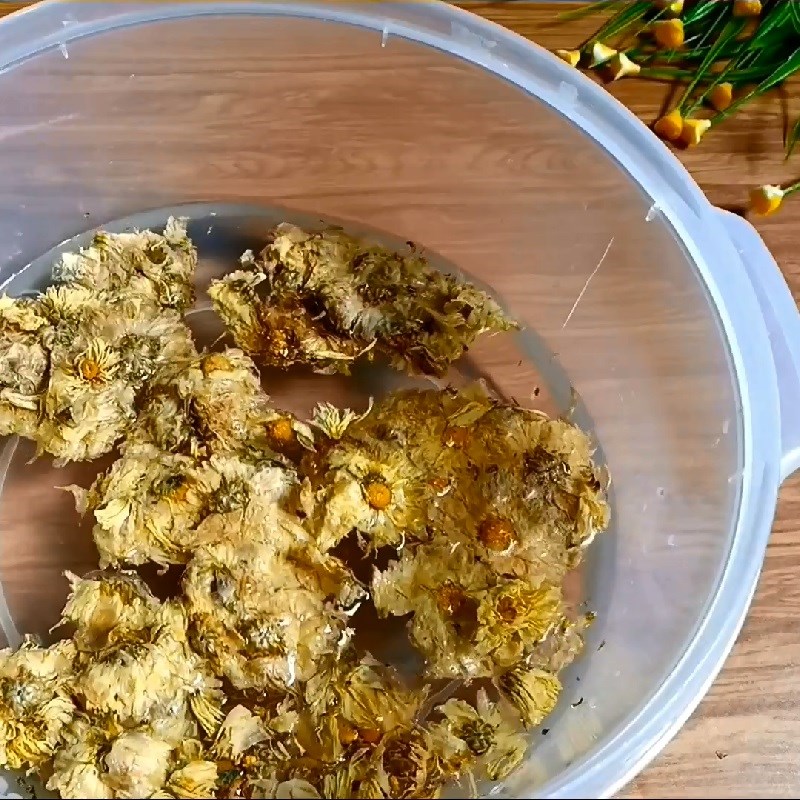 Bước 1 Sơ chế bông cúc Sâm bông cúc nhãn nhục