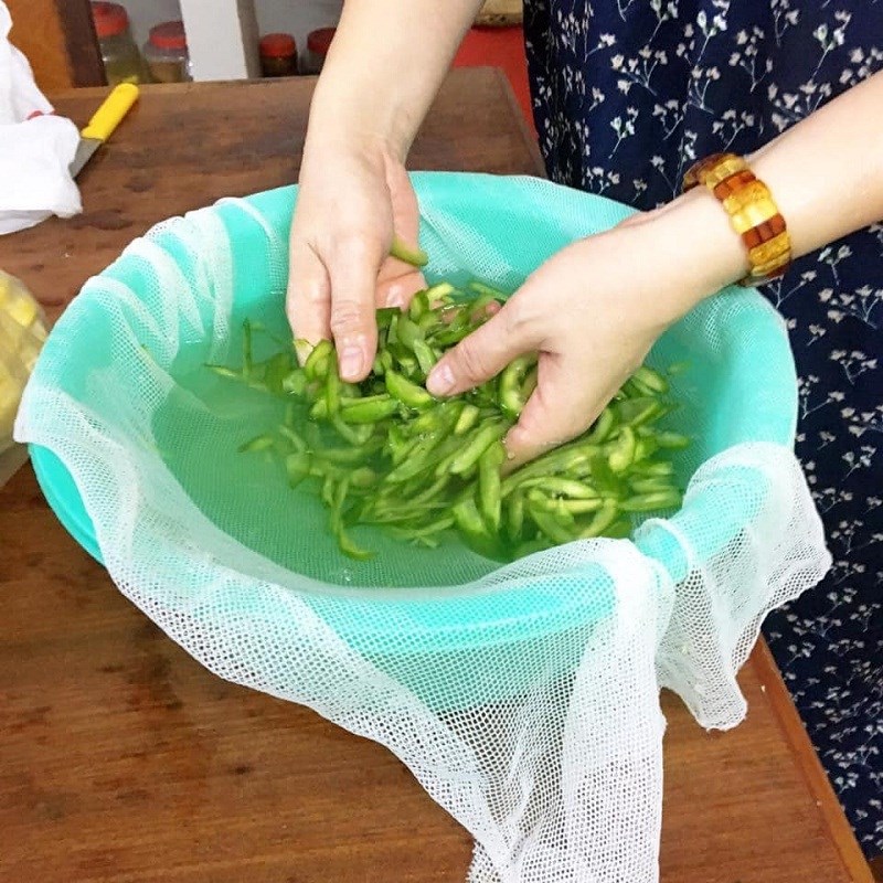 Bước 1 Sơ chế các nguyên liệu Dưa mắm đu đủ chay