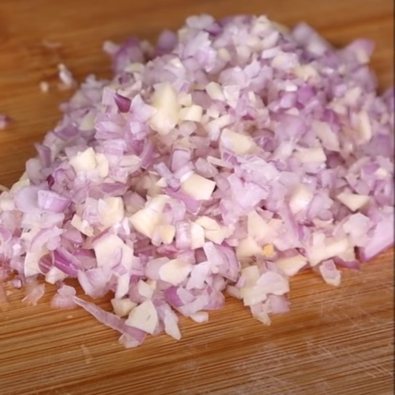 Bước 1 Sơ chế các nguyên liệu Thịt bò xào tỏi (công thức được chia sẻ từ người dùng)