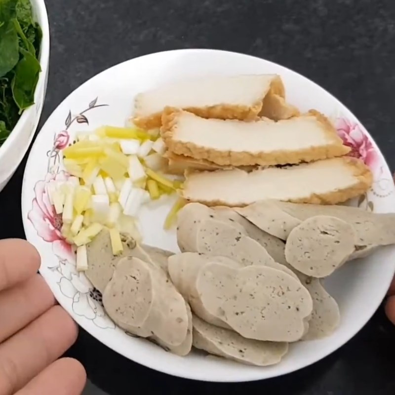 Bước 1 Sơ chế các nguyên liệu Canh rau ngót chay đậu hũ chả chay