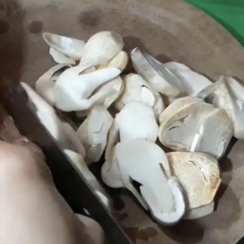 Bước 1 Sơ chế các nguyên liệu Canh rau ngót chay đậu hũ nấm rơm