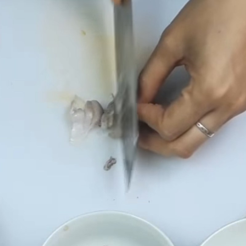 Bước 1 Sơ chế các nguyên liệu Su su xào thịt bò