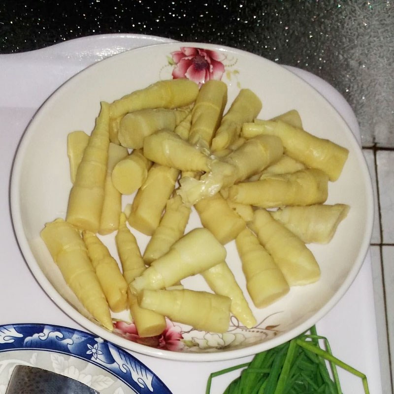 Bước 1 Sơ chế các nguyên liệu Cá thu Nhật - cá saba kho măng le