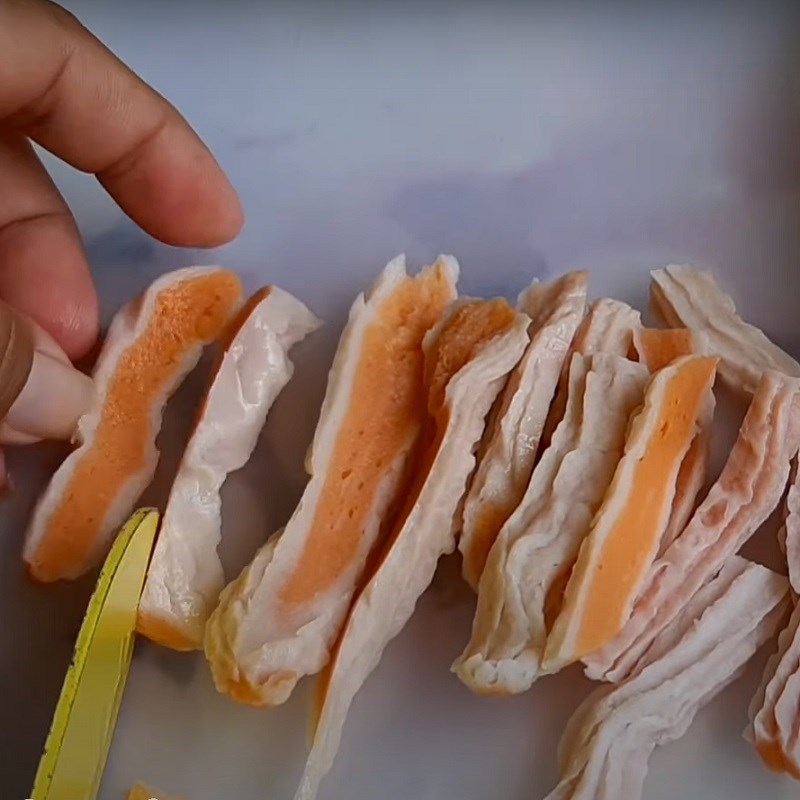 Bước 2 Sơ chế các nguyên liệu còn lại Nui xào chay sốt cay