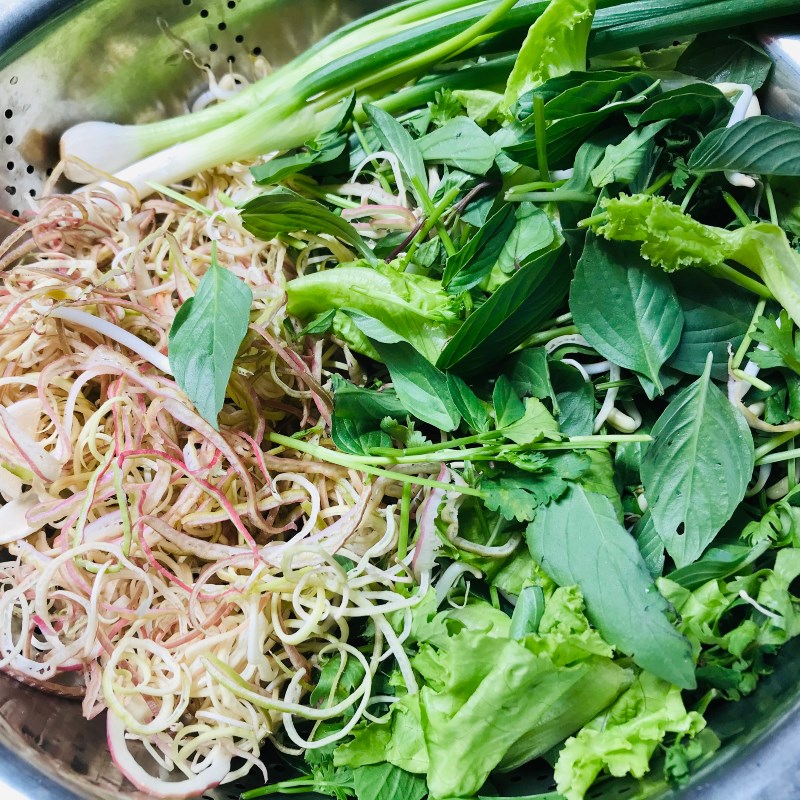 Bước 2 Sơ chế các nguyên liệu khác Bún bò giò heo