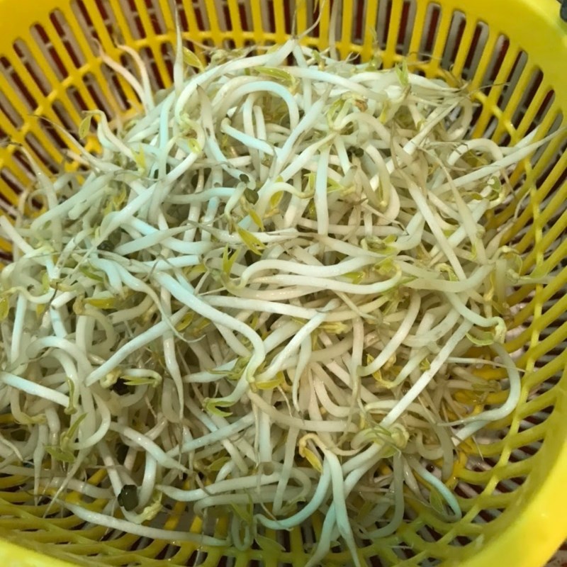 Bước 2 Sơ chế các nguyên liệu khác Cháo gà đậu xanh (công thức được chia sẻ từ người dùng)