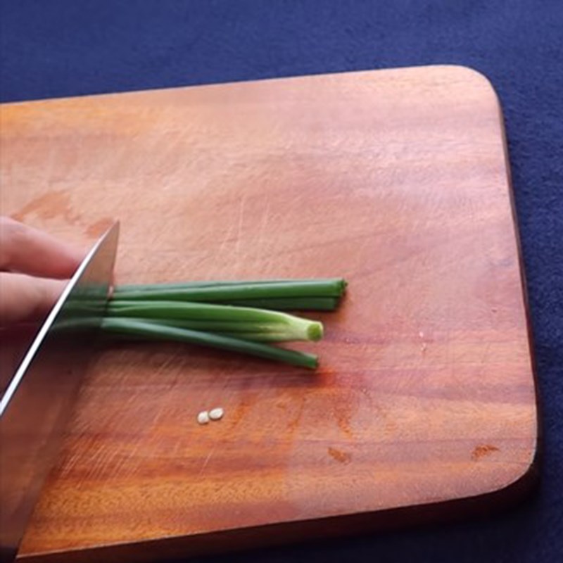 Bước 2 Sơ chế các nguyên liệu khác Gà kho tàu