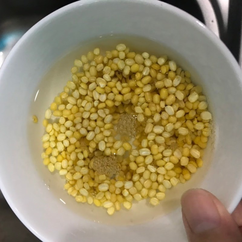 Bước 2 Sơ chế các nguyên liệu khác Cháo gà đậu xanh (công thức được chia sẻ từ người dùng)