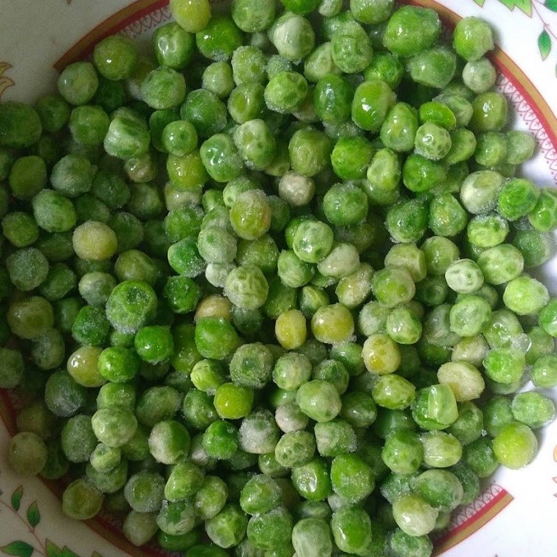 Bước 2 Sơ chế các nguyên liệu khác Sườn heo nấu đậu Hà Lan