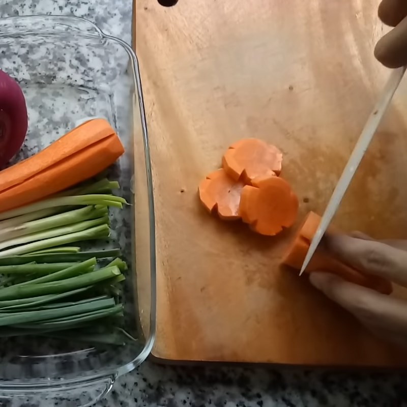 Bước 2 Sơ chế các nguyên liệu khác Bánh canh bột xắt thịt gà