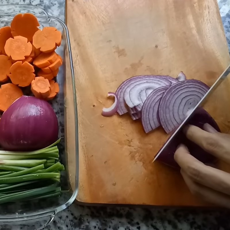 Bước 2 Sơ chế các nguyên liệu khác Bánh canh bột xắt thịt gà
