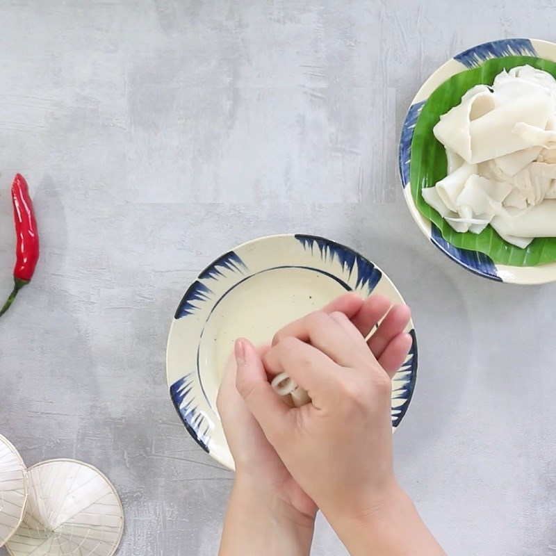 Bước 3 Sơ chế các nguyên liệu khác Canh măng chua cá diêu hồng