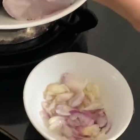 Bước 2 Sơ chế các nguyên liệu khác Lẩu cá mú chua cay
