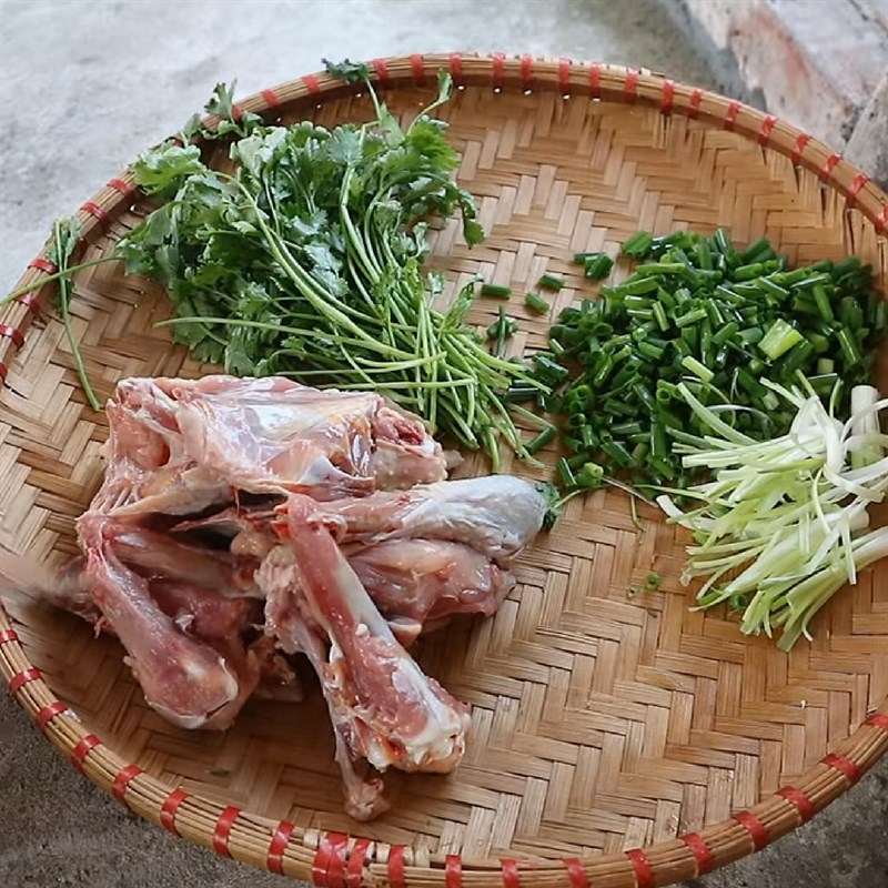 Bước 2 Sơ chế các nguyên liệu khác Canh gà khổ qua