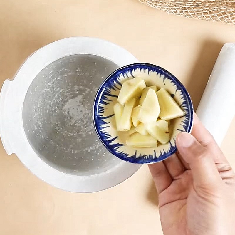 Bước 2 Sơ chế các nguyên liệu khác Cá lóc nướng riềng mẻ