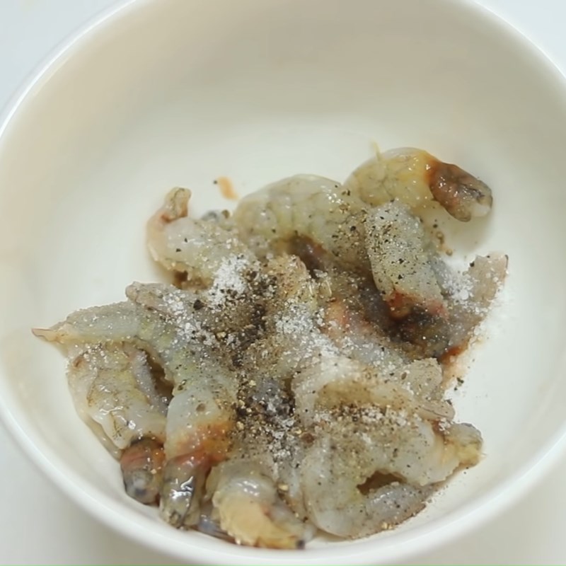 Bước 2 Sơ chế các nguyên liệu khác Bún cá lóc tôm tươi