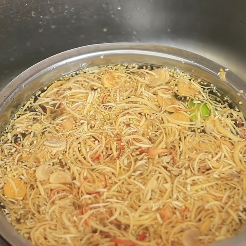 Bước 2 Sơ chế các nguyên liệu khác Bún cá lóc tôm tươi