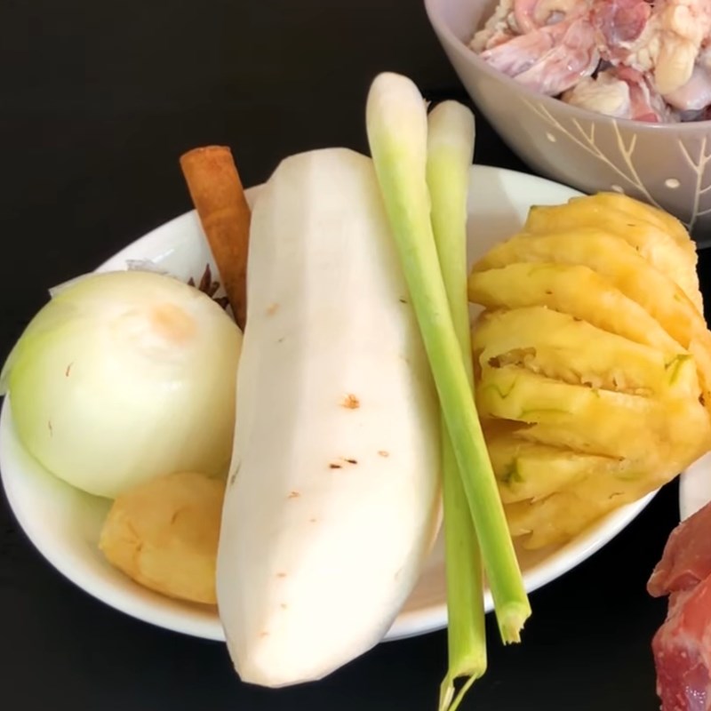 Bước 2 Sơ chế các nguyên liệu khác Lẩu bò viên chua cay