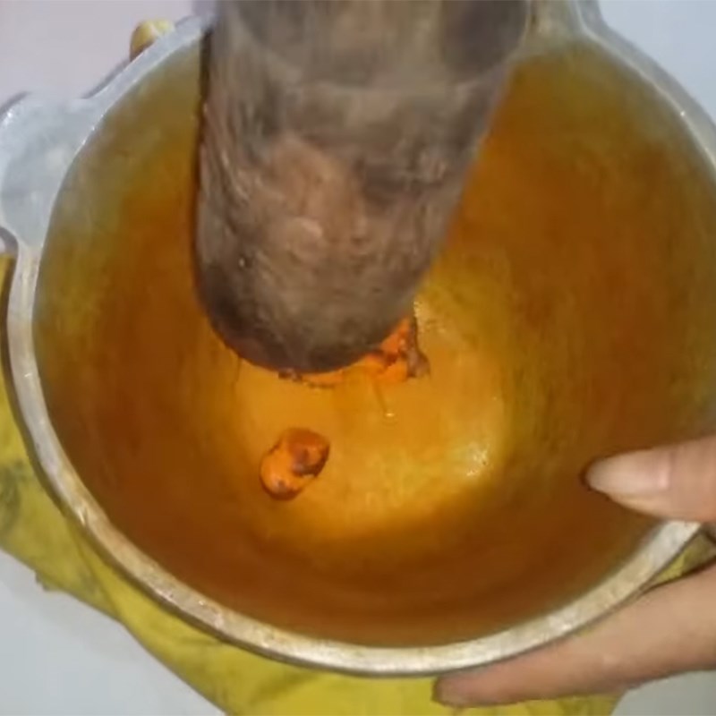 Bước 2 Sơ chế các nguyên liệu khác Cá chép kho củ cải trắng