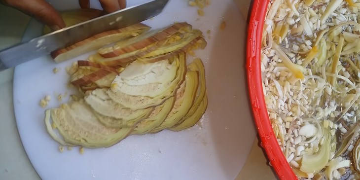 Bước 2 Sơ chế các nguyên liệu khác Bún nước lèo