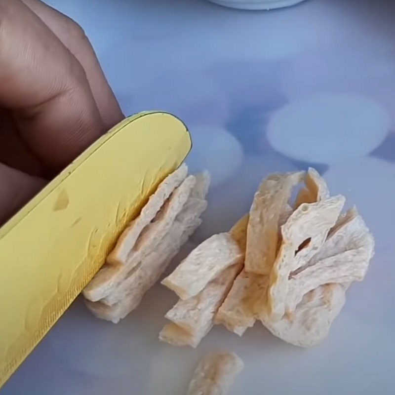 Bước 2 Sơ chế các nguyên liệu khác Nui xào sườn non chay
