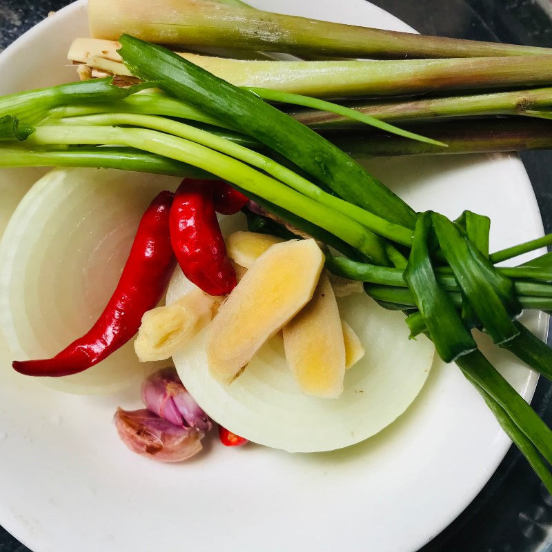 Bước 2 Sơ chế các nguyên liệu khác Bún bò giò heo