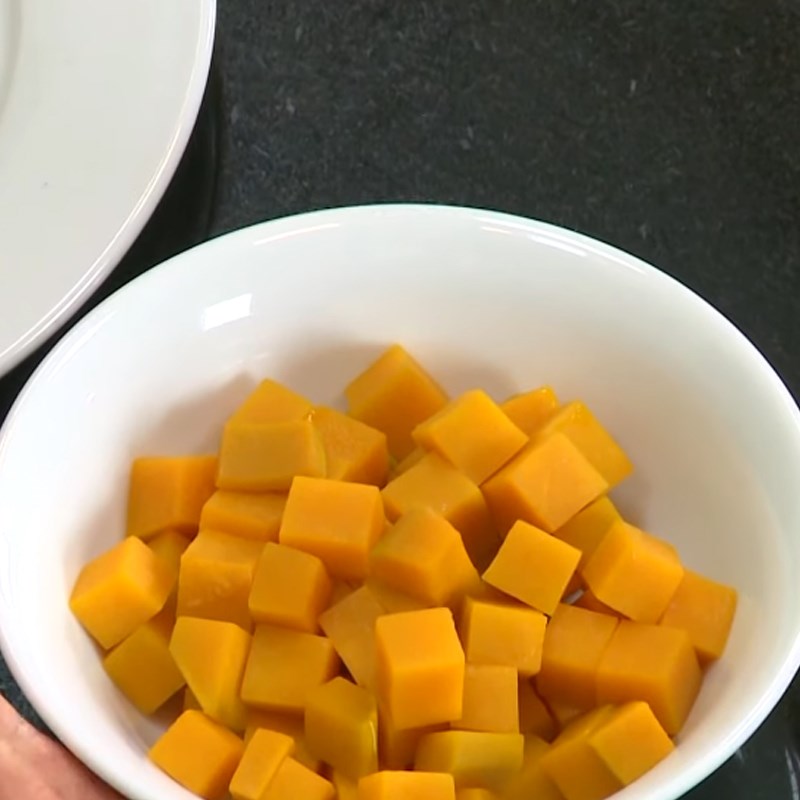 Bước 2 Sơ chế các rau củ còn lại Salad bí đỏ nấm bào ngư