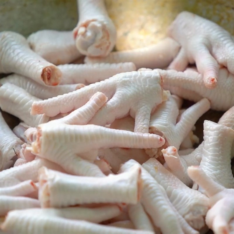Bước 1 Sơ chế chân gà Chân gà kho cay