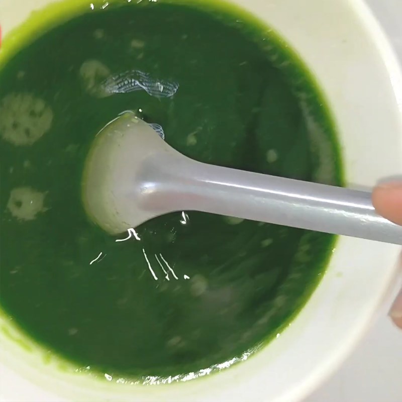 Bước 1 Lấy nước cốt lá dứa Rau câu dừa sợi nước cốt dừa lá dứa