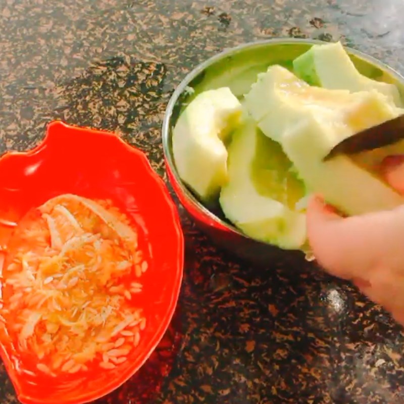 Bước 1 Sơ chế dưa gang Kem dưa gang