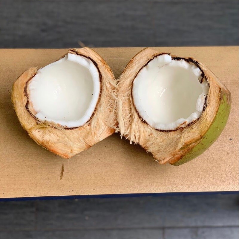 Bước 1 Sơ chế dừa tươi Sinh tố dừa