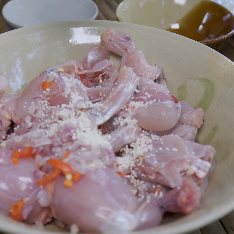Bước 1 Sơ chế ếch Lẩu ếch cơm mẻ