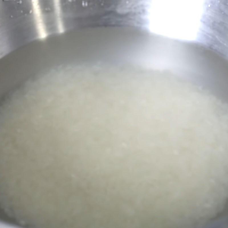 Bước 1 Sơ chế gạo Cháo thịt bò ngũ sắc