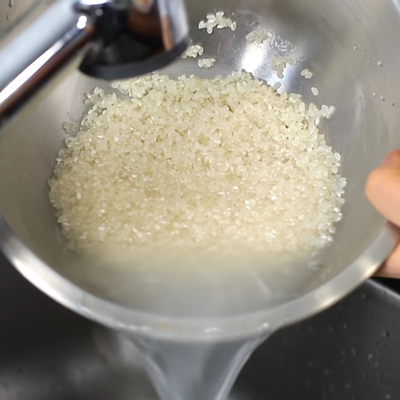 Bước 1 Sơ chế gạo Cháo thịt bò ngũ sắc