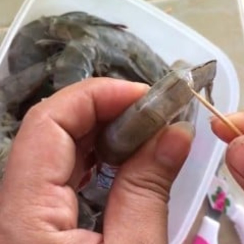 Bước 1 Sơ chế hải sản Miến trộn hải sản