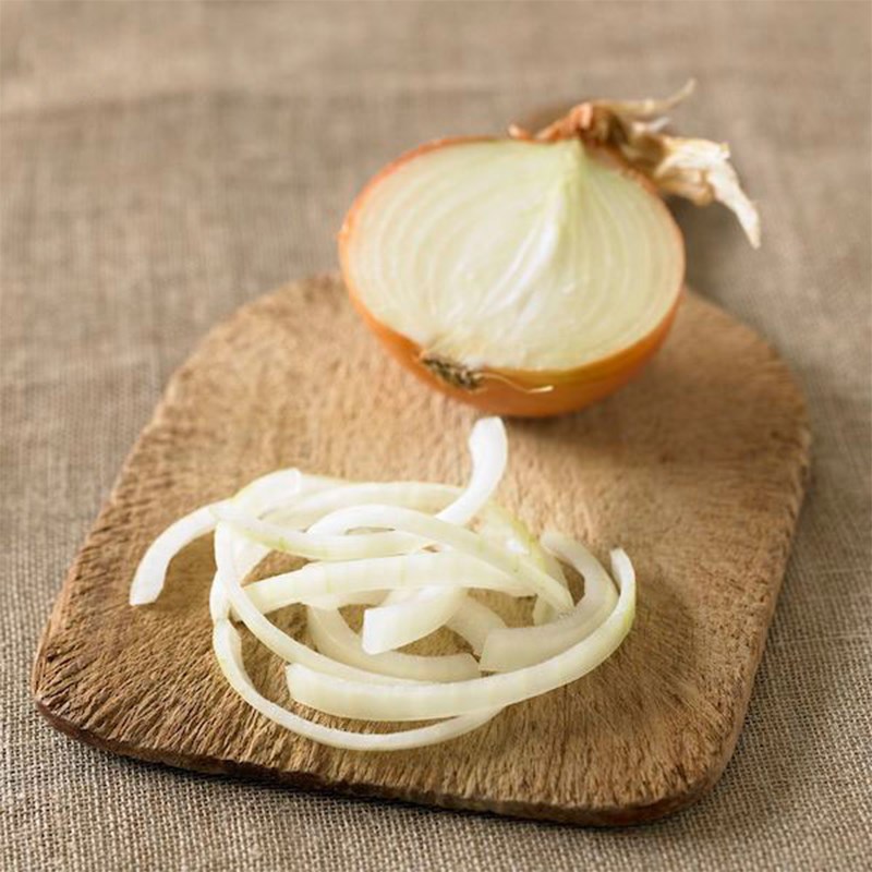 Bước 1 Sơ chế hành tây Hành tây ngâm rượu vang