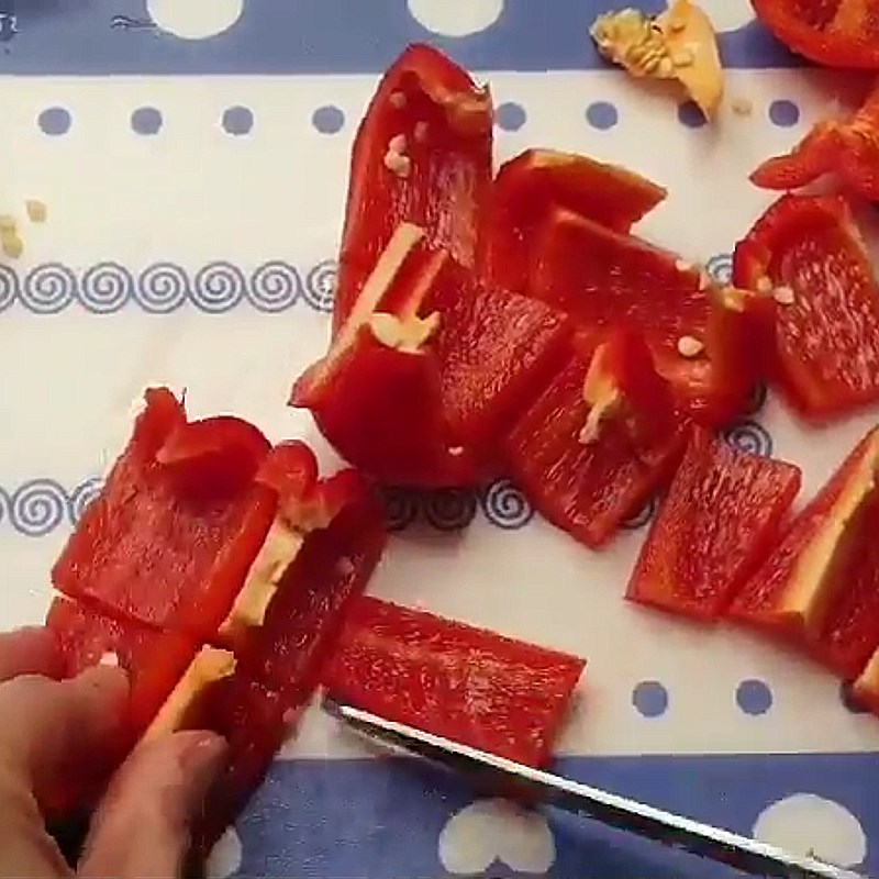 Bước 1 Sơ chế hành tây, cà chua và ớt chuông Nước ép hành tây cà chua ớt chuông