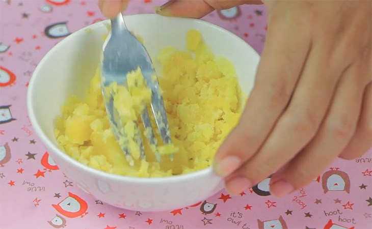 Bước 2 Sơ chế khoai lang Cháo gan gà khoai lang