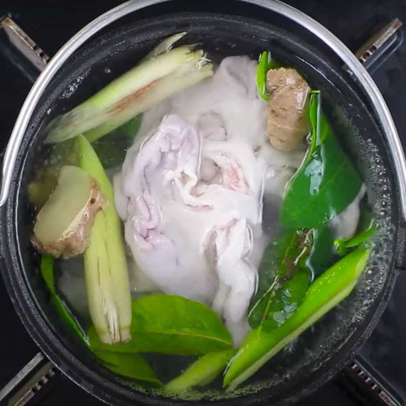 Bước 1 Sơ chế lòng heo Lòng nướng mật ong