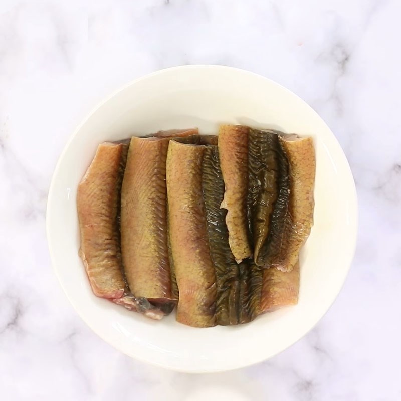 Bước 1 Sơ chế lươn sạch nhớt Cơm lươn Nhật Bản nướng sốt teriyaki