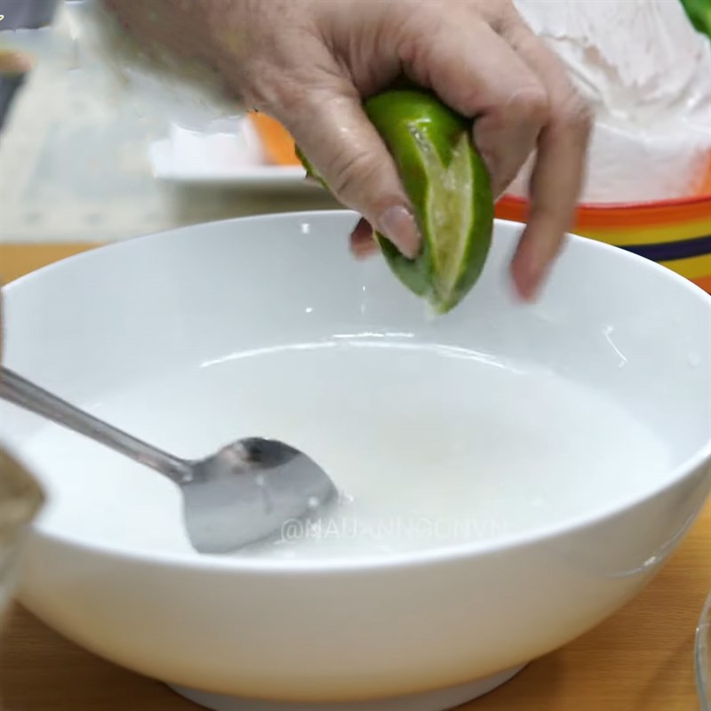 Bước 2 Sơ chế nấm Mì xào giòn chay rau cải